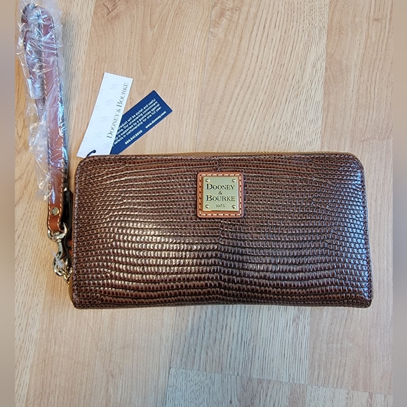 Dooney & Bourke Handbags - Dooney & Bourke Wallet/Wristlet